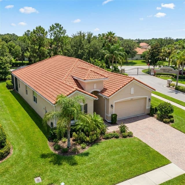 Clean terracotta tile roof in Westchase